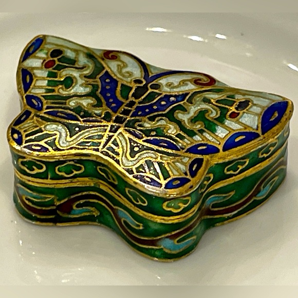 Vintage Cloisonné Butterfly Enamel Trinket / Pill Box - Picture 1 of 5